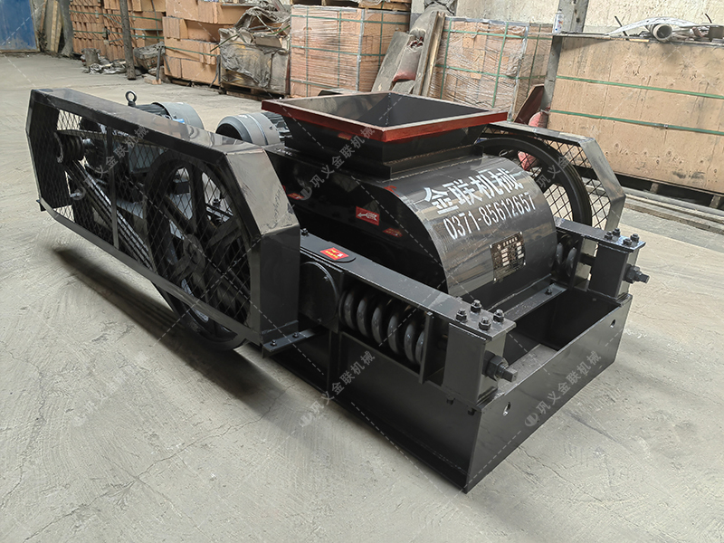 雙齒輥破碎機(jī)性能特點(diǎn)有哪些？是怎么破碎物料的？