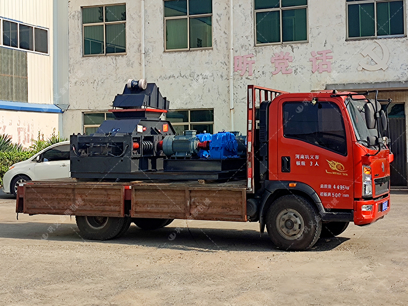 單臺(tái)2PG800x600中型對(duì)輥破碎機(jī)發(fā)貨 破碎石英砂 單臺(tái)2PG800x600中型對(duì)輥破碎機(jī)發(fā)貨 破碎石英砂