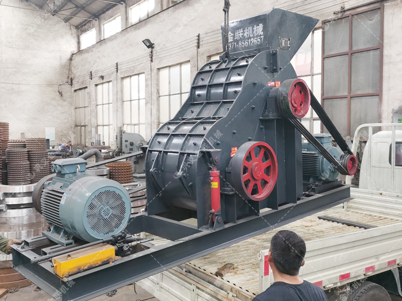 中型無篩底雙級(jí)破碎機(jī)設(shè)備發(fā)貨圖片