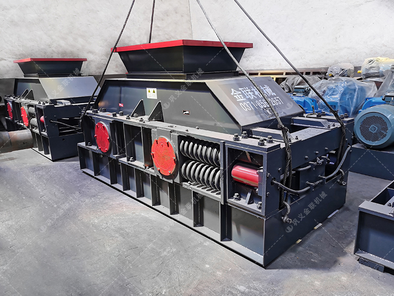 1000x700型半自動(dòng)對(duì)輥破碎制砂機(jī)發(fā)貨 1000x700型半自動(dòng)對(duì)輥破碎制砂機(jī)發(fā)貨