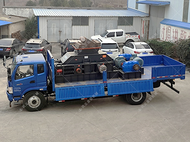 2PG1208大型對輥破碎機(jī)發(fā)貨 破碎瓜子石 2PG1208大型對輥破碎機(jī)發(fā)貨 破碎瓜子石