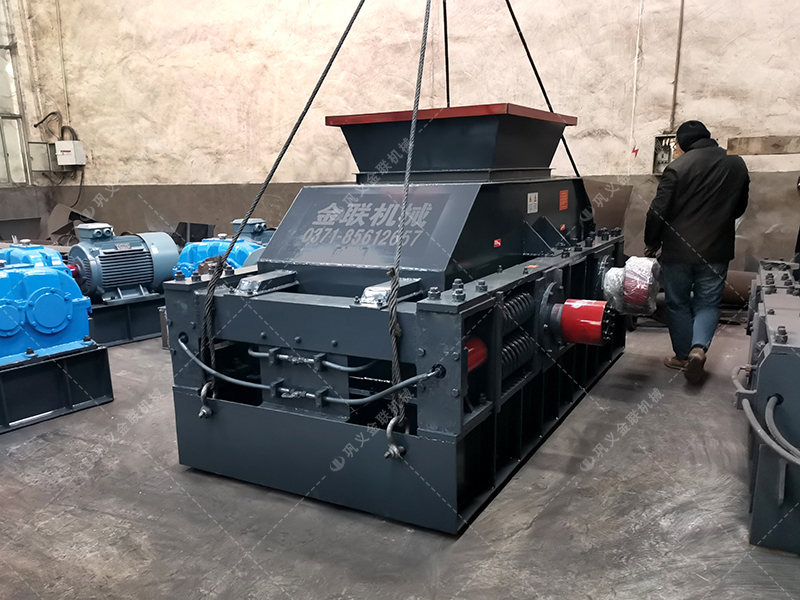 破碎鵝卵石大型鵝卵石破碎機設(shè)備發(fā)貨圖片