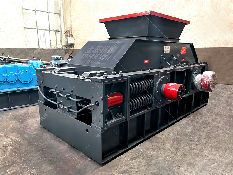 破碎鵝卵石大型鵝卵石破碎機設(shè)備發(fā)貨圖片