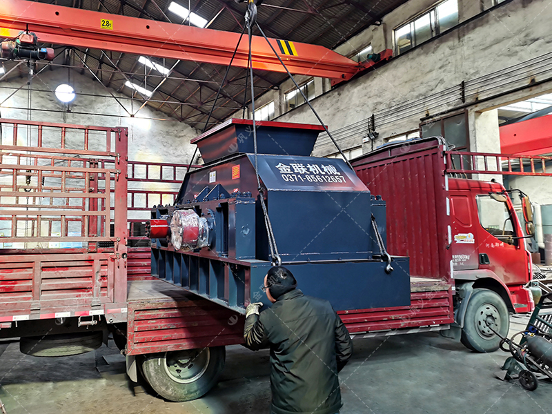 破碎鵝卵石大型鵝卵石破碎機設(shè)備發(fā)貨圖片