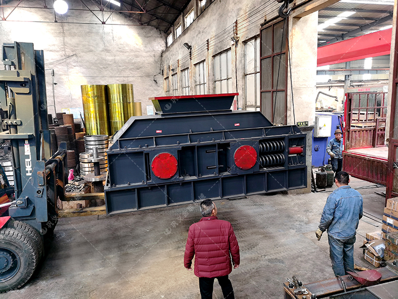 2PG1508半自動(dòng)液壓對輥制砂機(jī)發(fā)貨圖片