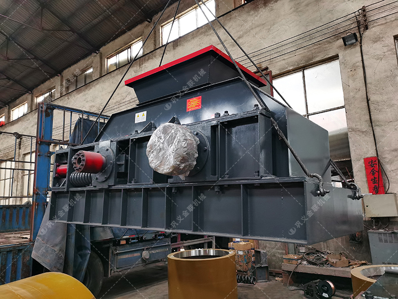 1200x800型制砂設(shè)備 大型對輥制砂機(jī)發(fā)貨圖片 1200x800型制砂設(shè)備 大型對輥制砂機(jī)發(fā)貨圖片