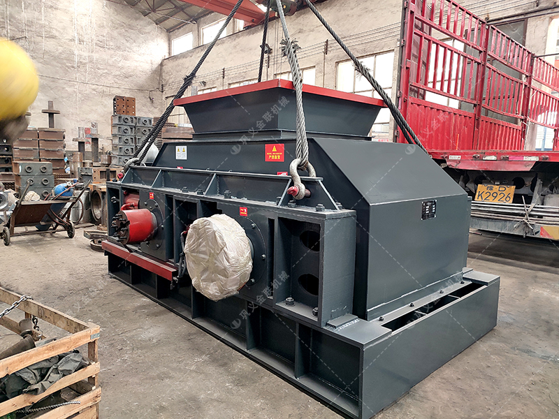 半自動2PG1200x800型液壓對輥破碎機發(fā)往四川