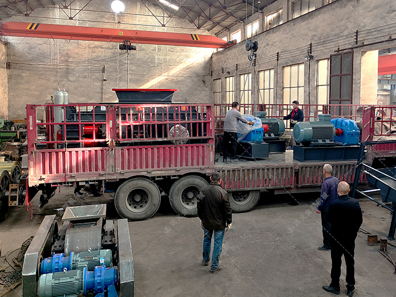 2PG1500x1000大型液壓對輥破碎機(jī)第二臺發(fā)往云南昆明 2PG1500x1000大型液壓對輥破碎機(jī)第二臺發(fā)往云南昆明