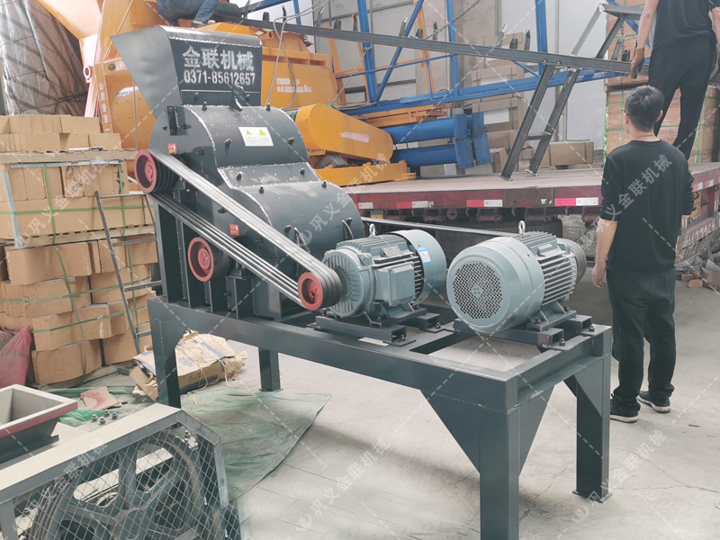 46小型雙級(jí)粉碎機(jī)發(fā)貨圖片_發(fā)往甘肅慶陽_破碎煤 46小型雙級(jí)粉碎機(jī)發(fā)貨圖片_發(fā)往甘肅慶陽_破碎煤
