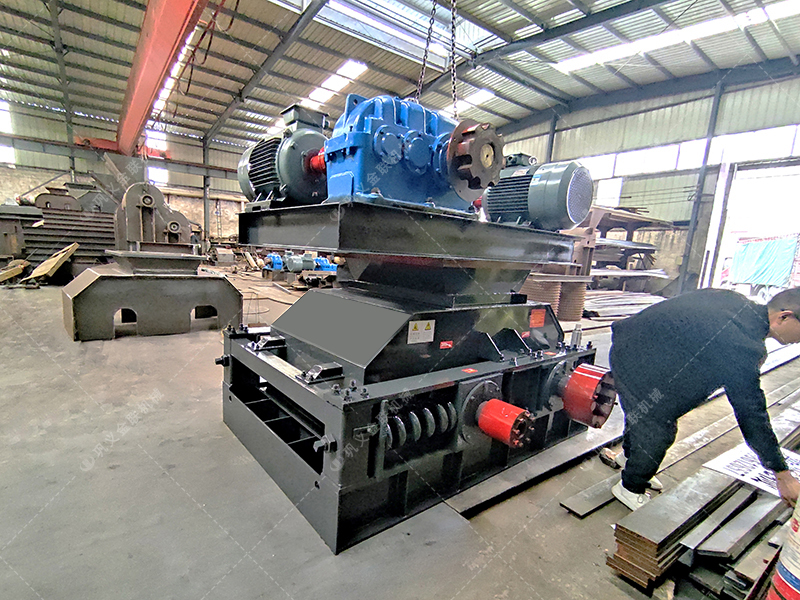 2PGC0609雙齒輥破碎機(jī)發(fā)貨圖片_發(fā)往青海格爾木_破碎鎳礦 2PGC0609雙齒輥破碎機(jī)發(fā)貨圖片_發(fā)往青海格爾木_破碎鎳礦