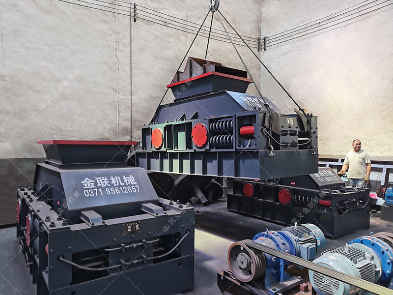 2PG1200X800連軸式對(duì)輥破碎機(jī)發(fā)貨圖片_發(fā)往四川綿陽(yáng)_鵝卵石制砂 2PG1200X800連軸式對(duì)輥破碎機(jī)發(fā)貨圖片_發(fā)往四川綿陽(yáng)_鵝卵石制砂