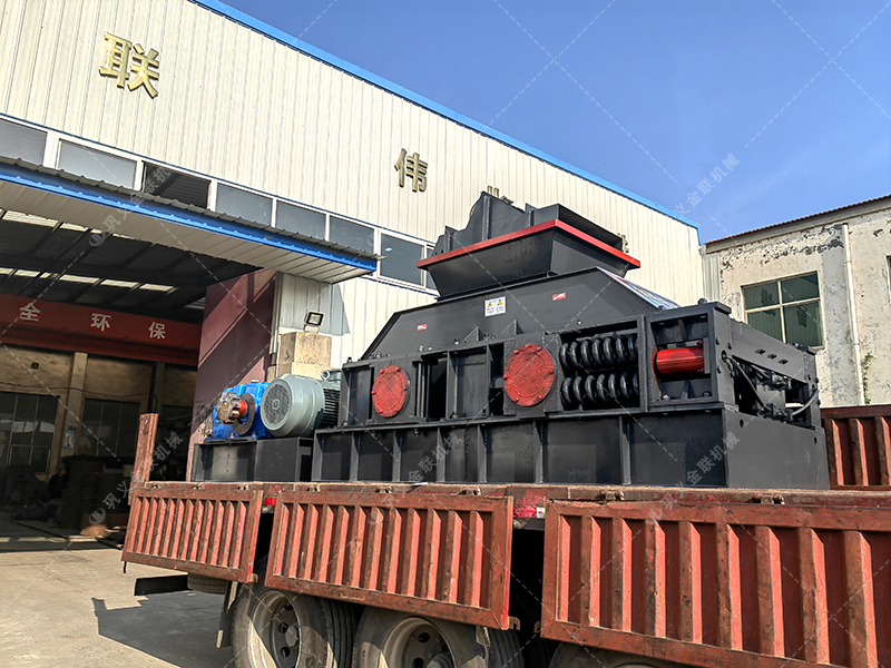 1200x800大型液壓直聯(lián)對輥破碎機發(fā)往河南 1200x800大型液壓直聯(lián)對輥破碎機發(fā)往河南