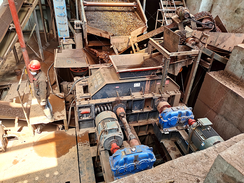 對輥制砂機從破碎到成品砂的生產(chǎn)過程是什么樣的？