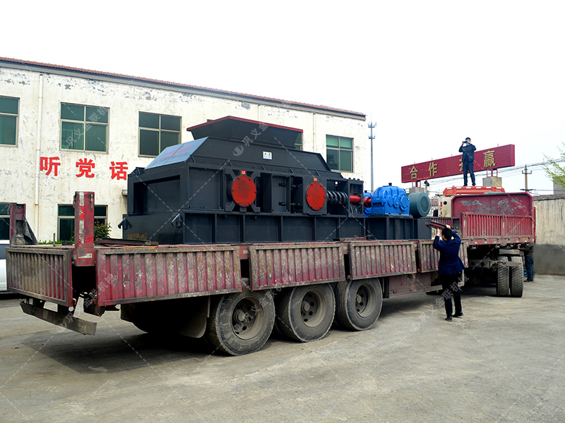 砂廠更換設(shè)備用對(duì)輥破碎機(jī)多少錢一臺(tái)？