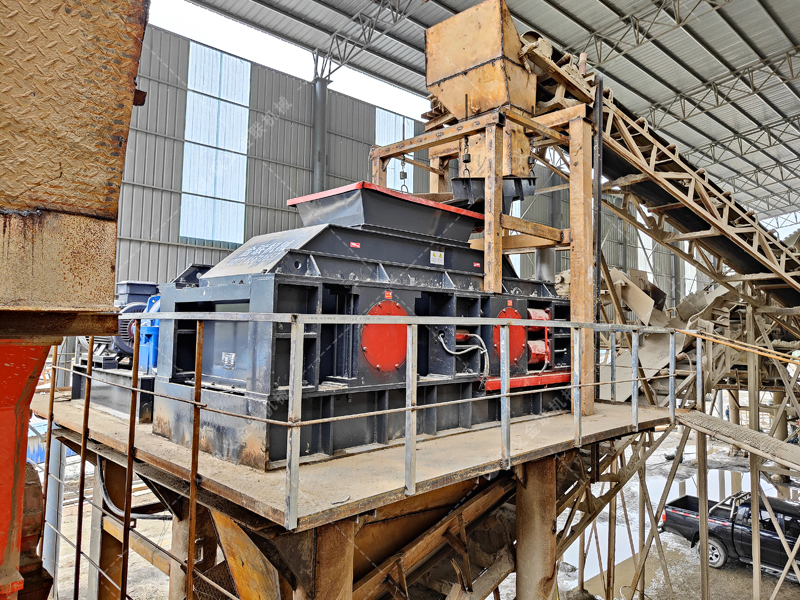 重型液壓對(duì)輥制砂機(jī)穩(wěn)定輸出，為大型工程保駕護(hù)航