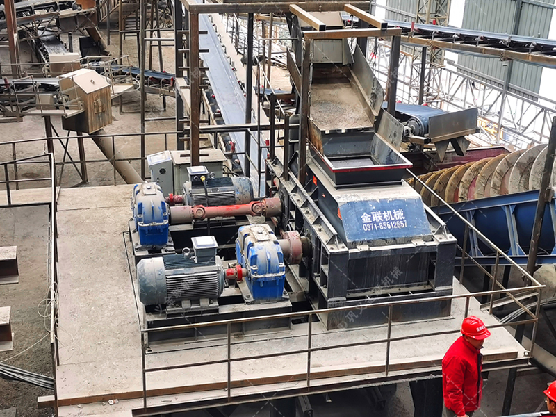 液壓對輥制砂機在公路建設(shè)中相比其他設(shè)備有何獨特優(yōu)勢？