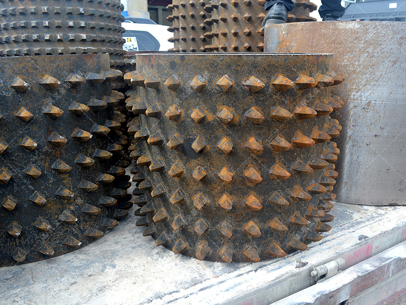 看雙齒輥破碎機(jī)如何將原料 “變廢為寶”，鑄就高利潤顆粒塊