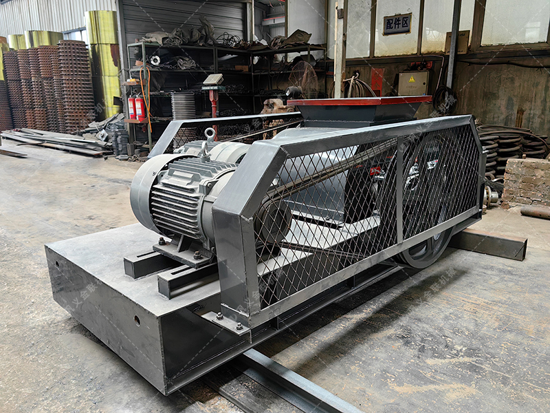 為何眾多混凝土再生廠家，都將雙齒輥破碎機(jī)視為生產(chǎn)線的 “定海神針”？?