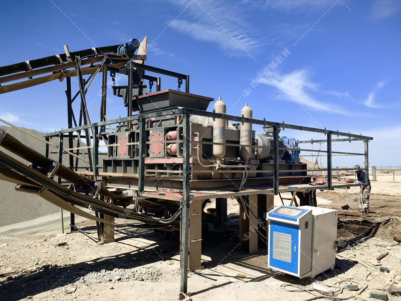 砂石廠實(shí)地探訪:一臺1210液壓對輥破碎機(jī)如何“通吃”河卵石和尾礦? 砂石廠實(shí)地探訪:一臺1210液壓對輥破碎機(jī)如何“通吃”河卵石和尾礦?