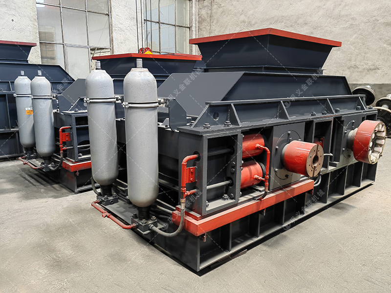 砂石廠實(shí)地探訪:一臺1210液壓對輥破碎機(jī)如何“通吃”河卵石和尾礦? 砂石廠實(shí)地探訪:一臺1210液壓對輥破碎機(jī)如何“通吃”河卵石和尾礦?