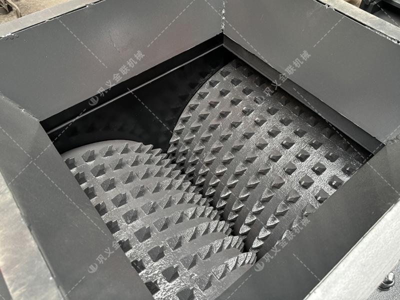 煤矸石破碎，為什么“擠”比“砸”更值錢？雙齒輥破碎機(jī)給出答案